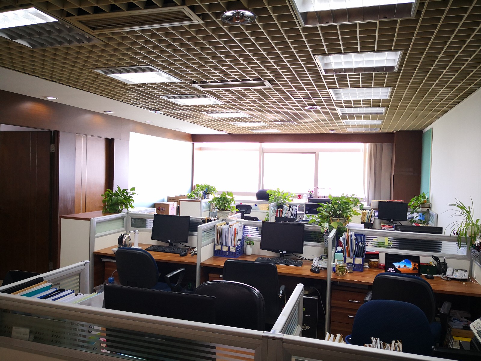 办公环境照片.jpg
